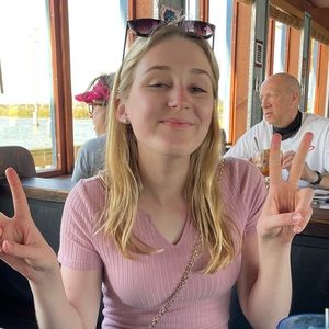 Meet your Posher, Mia